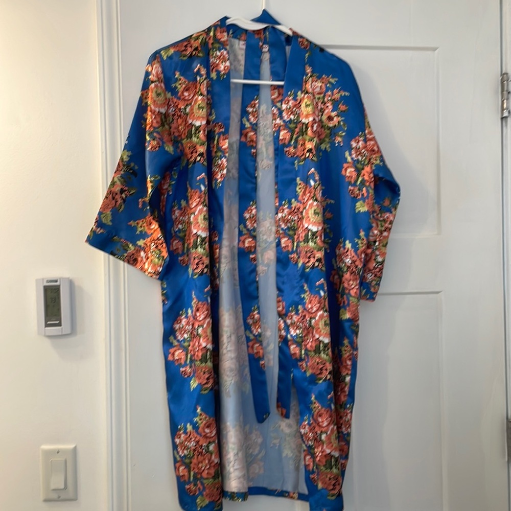 Blue floral ‘getting ready’ robe